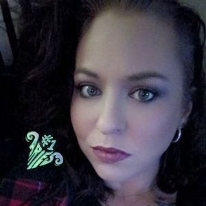 Meet your Posher, Lois